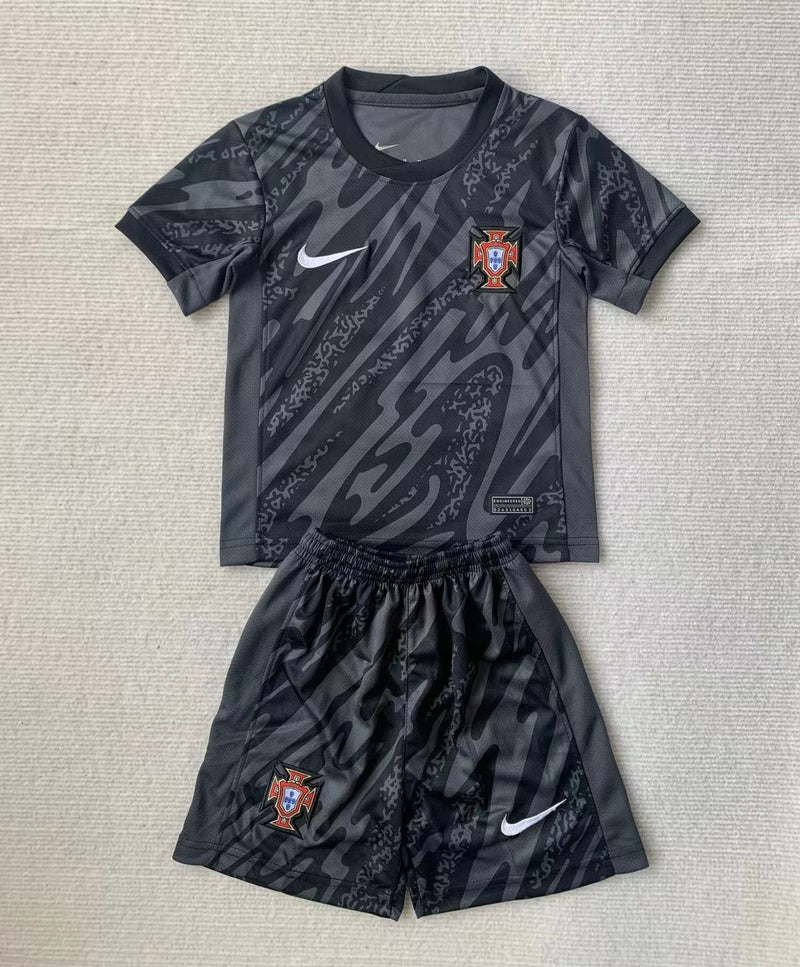 Conjunto infantil Portugal guarda redes preto 2024